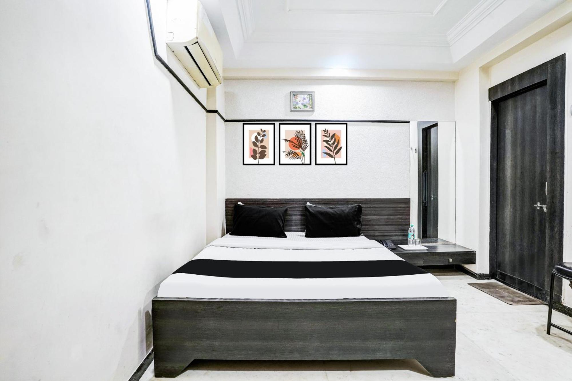 Super Collection O Ashram Road Near Sardar Bridge Formerly Hotel Apple Inn Ahmedabad Exterior foto