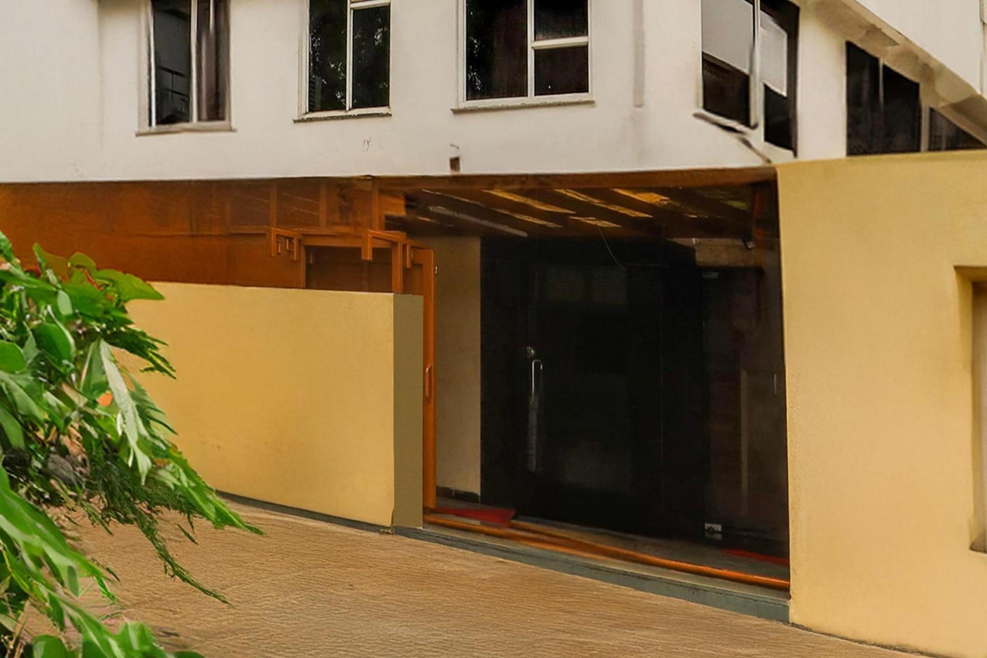 Super Collection O Ashram Road Near Sardar Bridge Formerly Hotel Apple Inn Ahmedabad Exterior foto