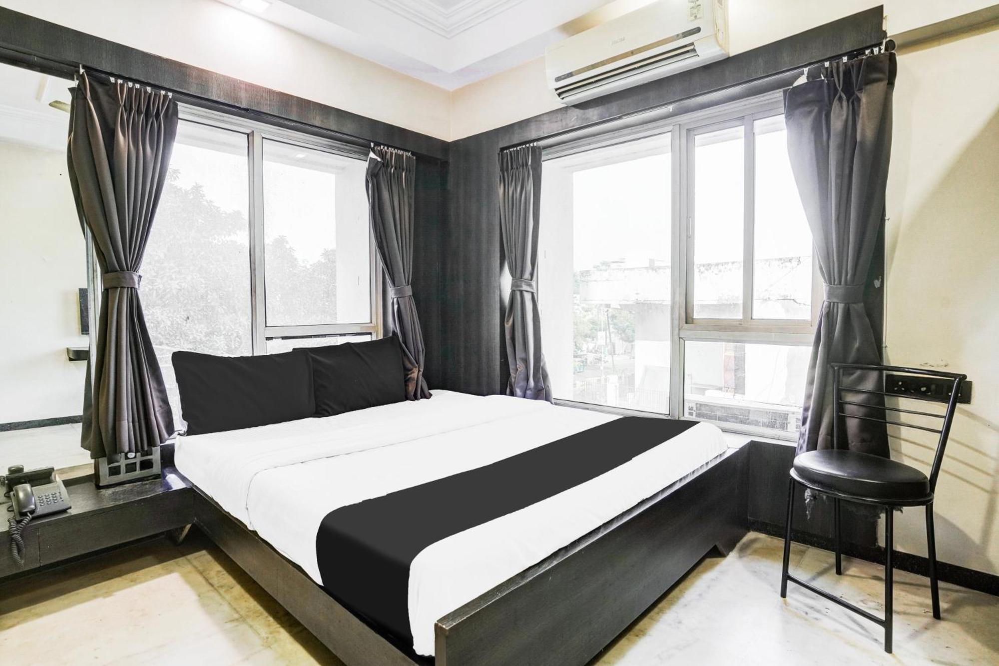 Super Collection O Ashram Road Near Sardar Bridge Formerly Hotel Apple Inn Ahmedabad Exterior foto