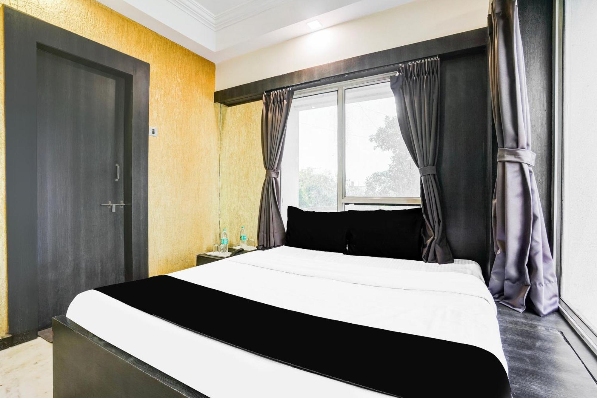 Super Collection O Ashram Road Near Sardar Bridge Formerly Hotel Apple Inn Ahmedabad Exterior foto