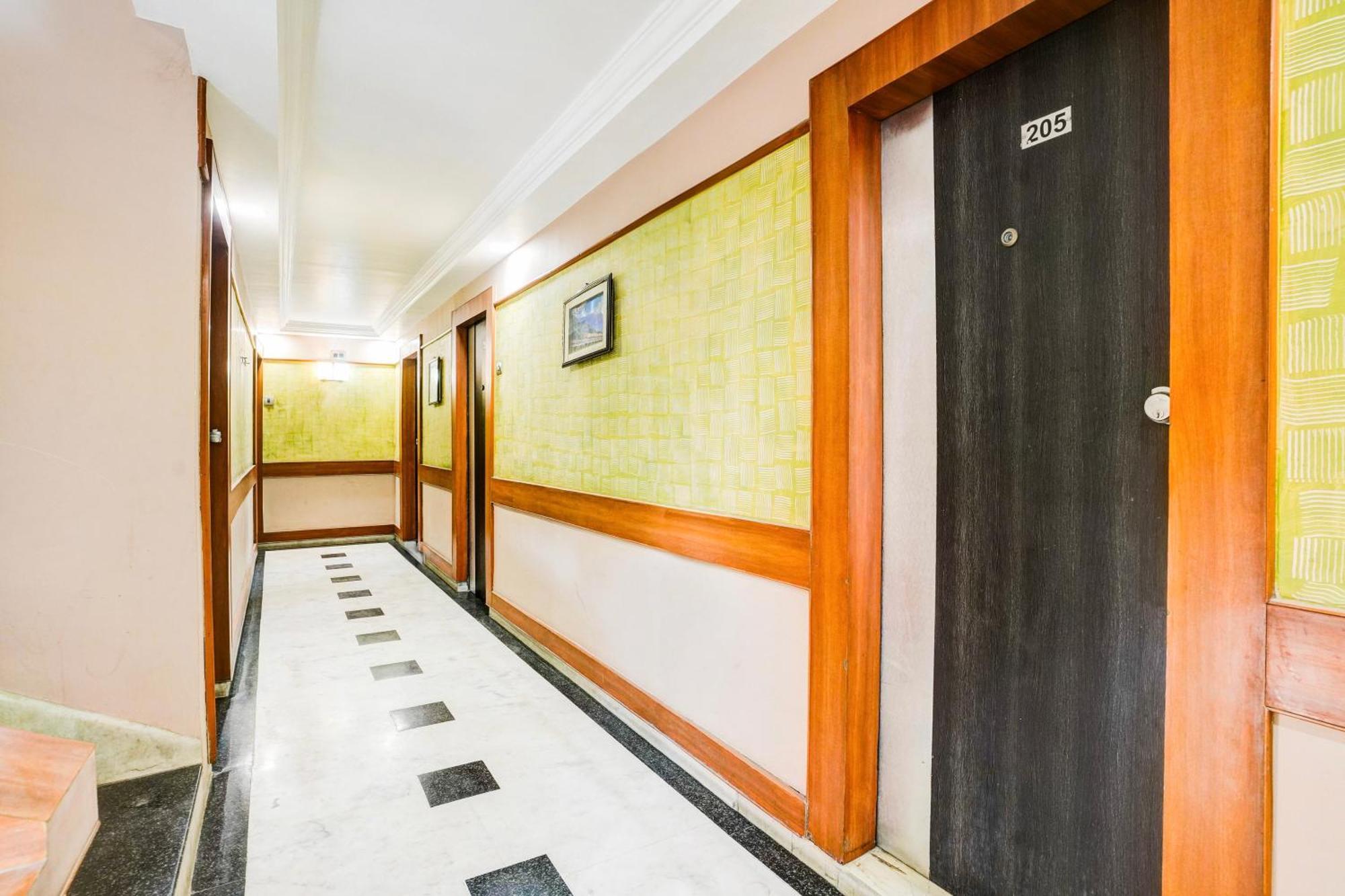 Super Collection O Ashram Road Near Sardar Bridge Formerly Hotel Apple Inn Ahmedabad Exterior foto