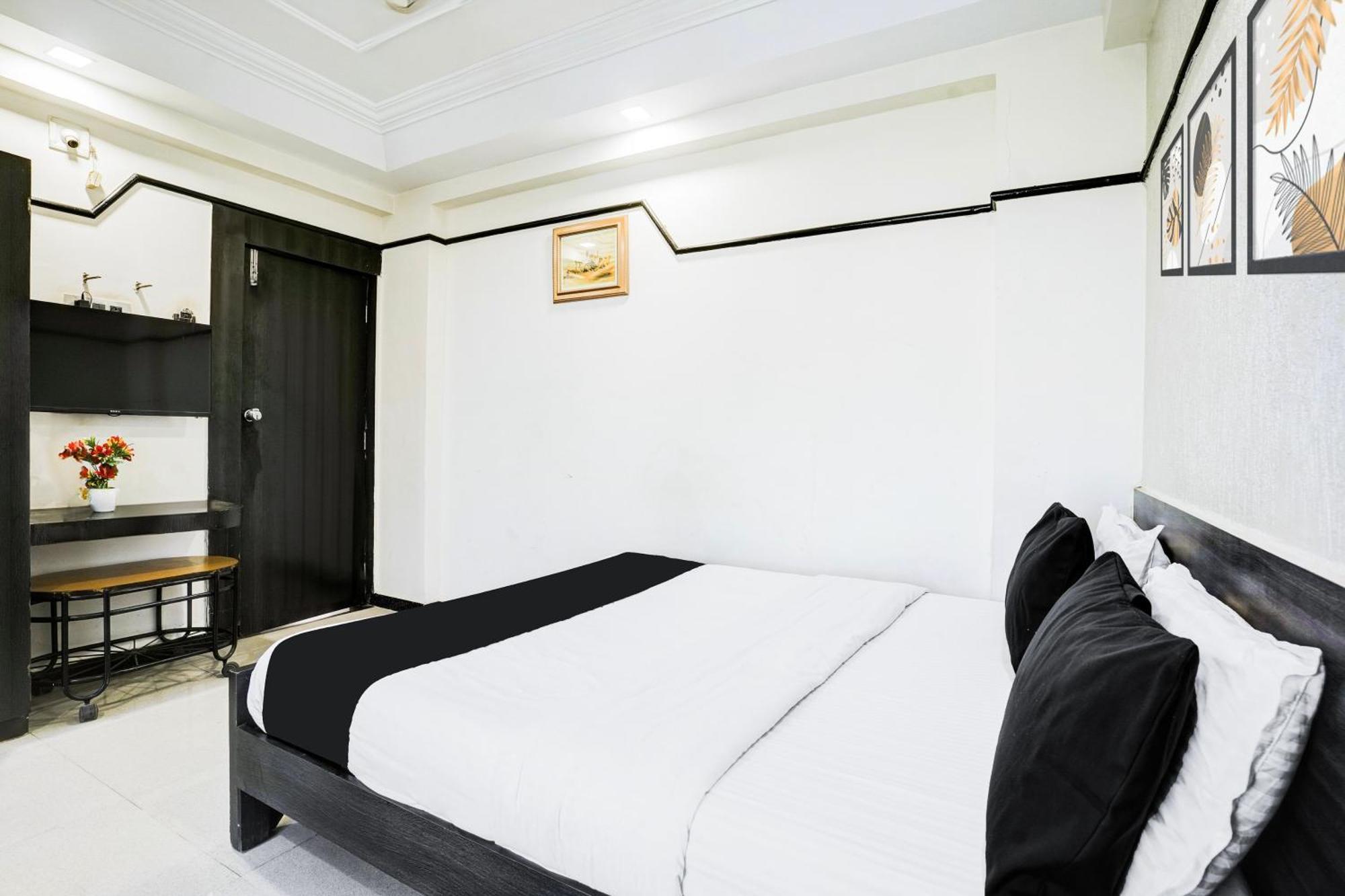Super Collection O Ashram Road Near Sardar Bridge Formerly Hotel Apple Inn Ahmedabad Exterior foto